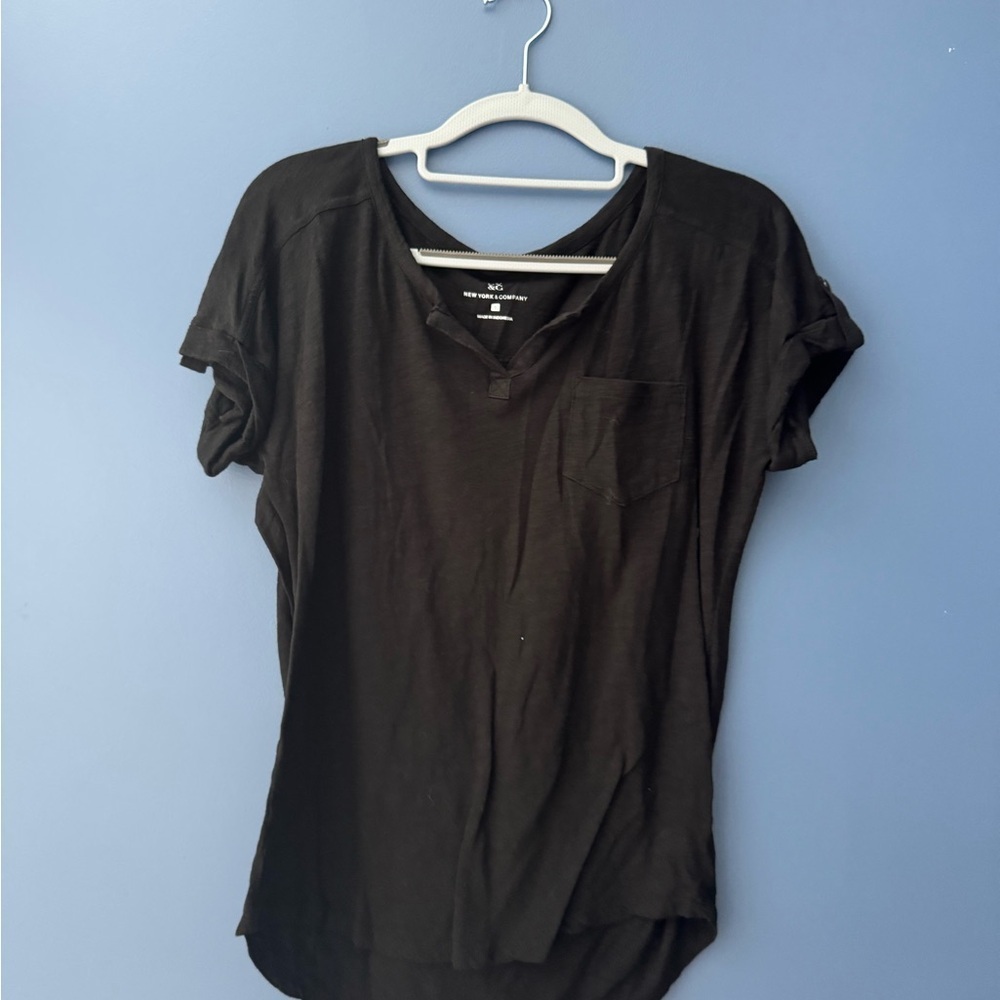 New York & Company Black Short Sleeve Tee